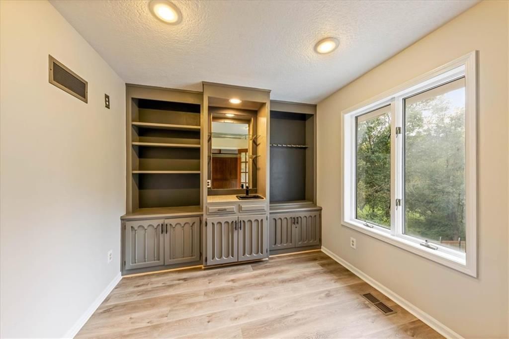 Photo 17 of 59 - 9805 E 83rd Terrace, Raytown, MO 64138