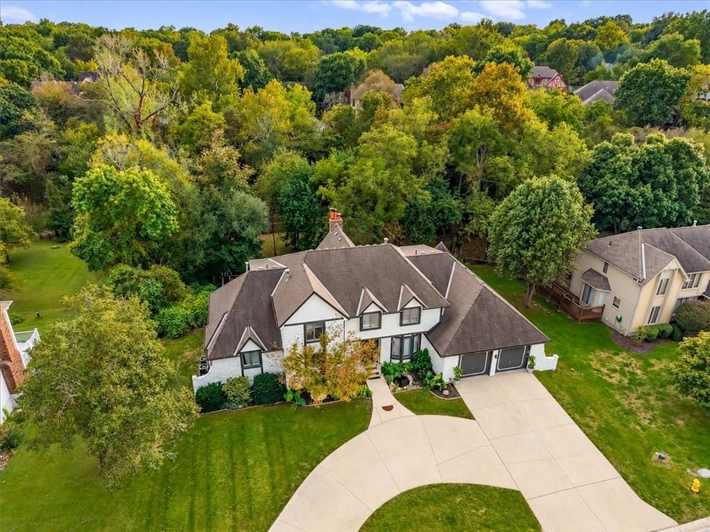 9805 E 83rd Terrace, Raytown, MO: listing photo 2