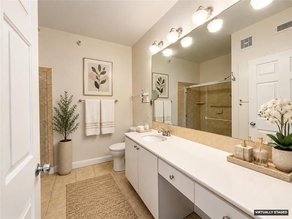 Photo 9: frameless glass shower, 11630 Tomahawk CreeK Parkway #J, Leawood, KS 66211