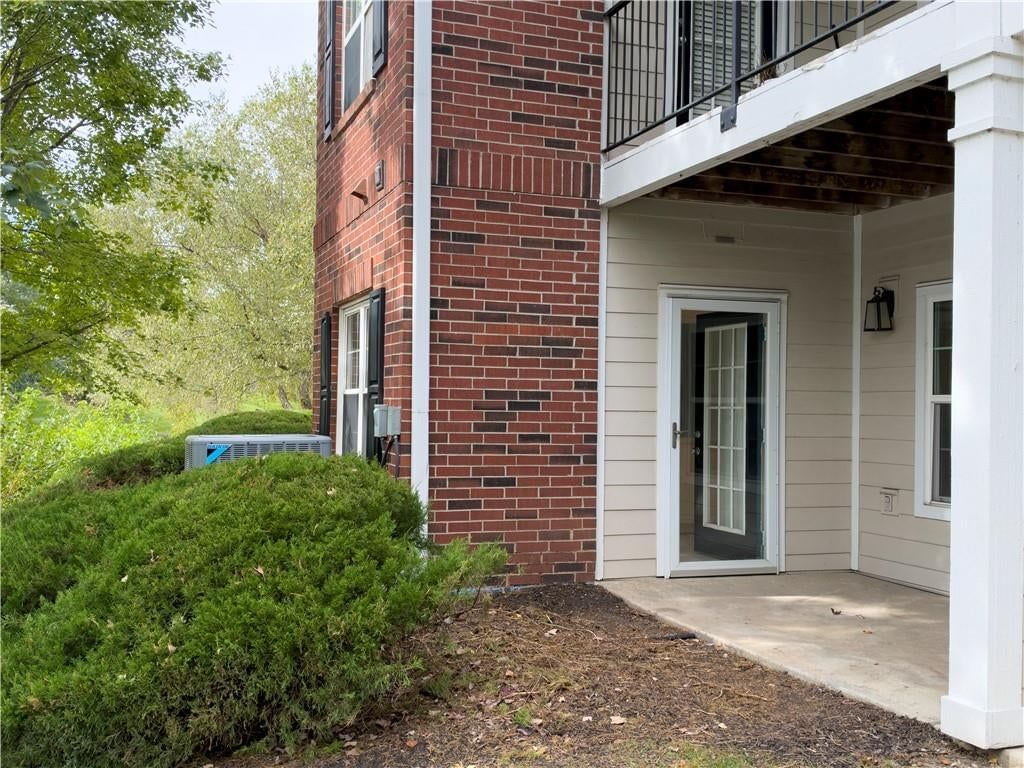 Mature trees at 11630 Tomahawk CreeK Parkway #J, Leawood, KS 66211
