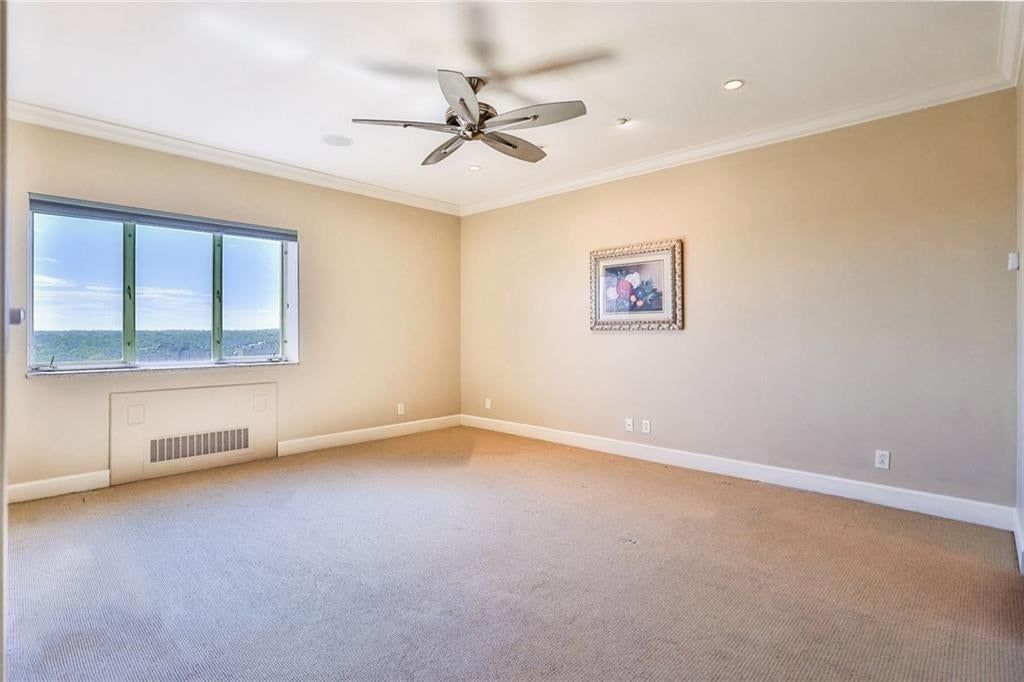 Photo 20 of 27 - 121 W 48TH Street