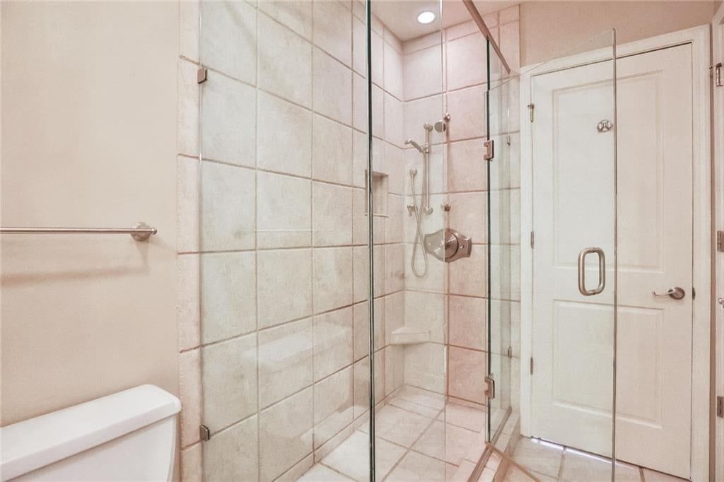 Photo 24 of 27 - 121 W 48TH Street