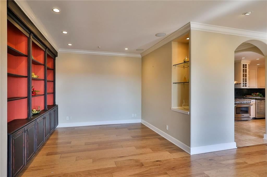 Photo 14 of 27 - 121 W 48TH Street