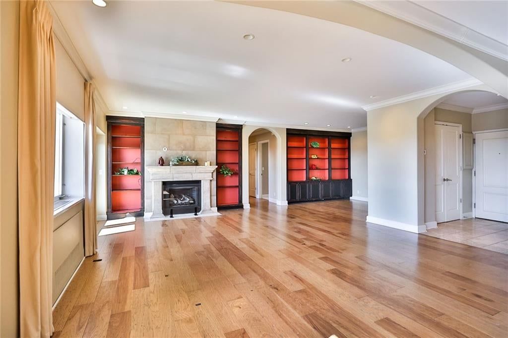 Photo 11 of 27 - 121 W 48TH Street