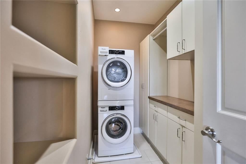 Photo 17 of 27 - 121 W 48TH Street