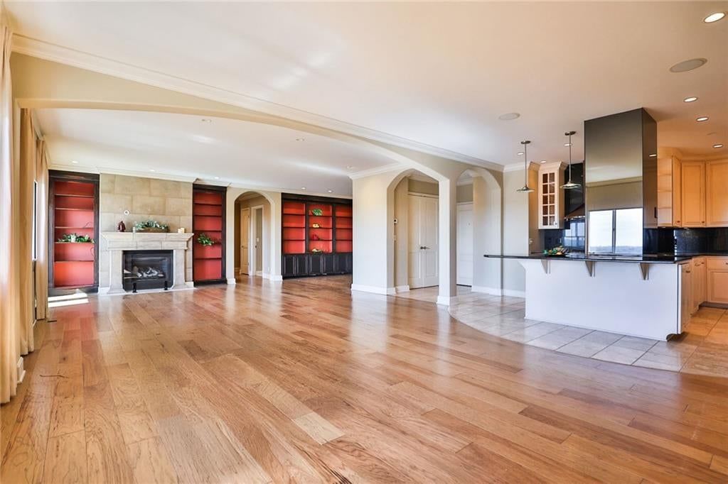 Photo 13 of 27 - 121 W 48TH Street