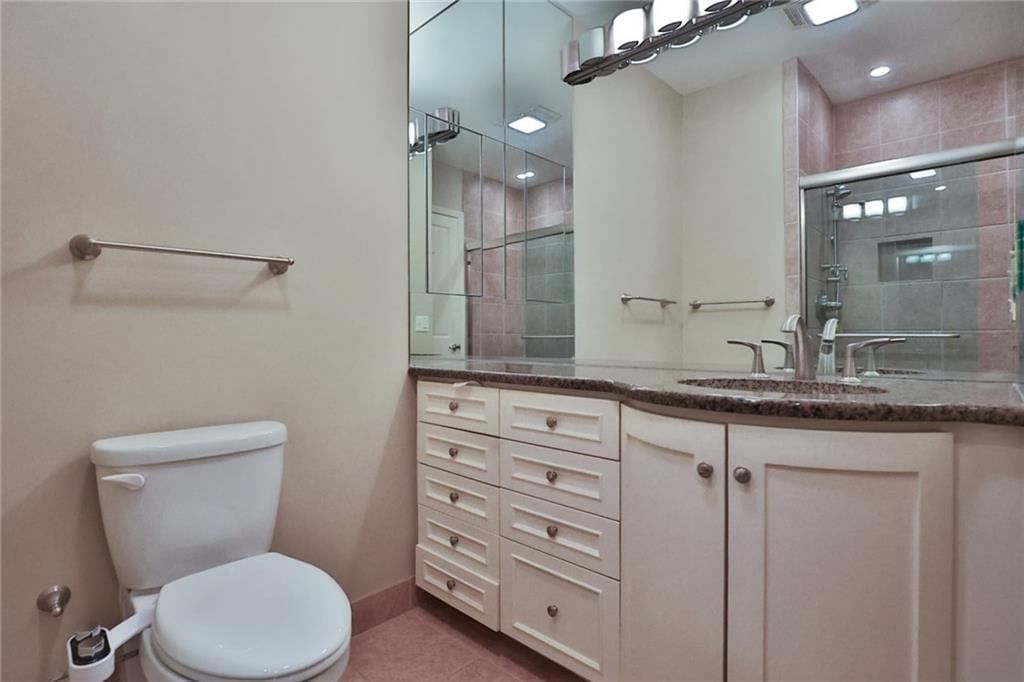 Photo 19 of 27 - 121 W 48TH Street