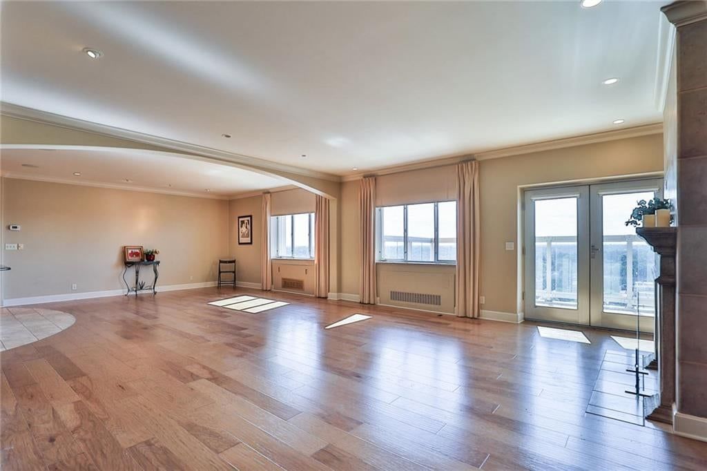 Photo 12 of 27 - 121 W 48TH Street