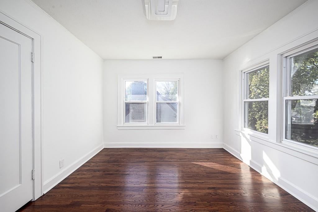 Photo 14 of 28 - 5828 Paseo Boulevard, Kansas City, MO 64110
