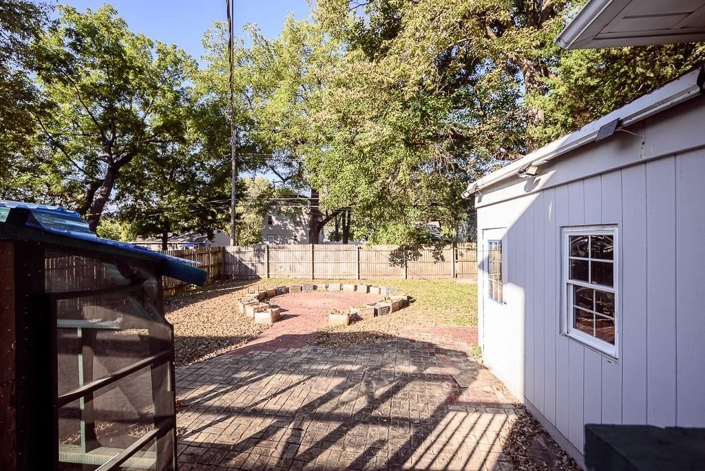 Mature trees at 5828 Paseo Boulevard, Kansas City, MO 64110