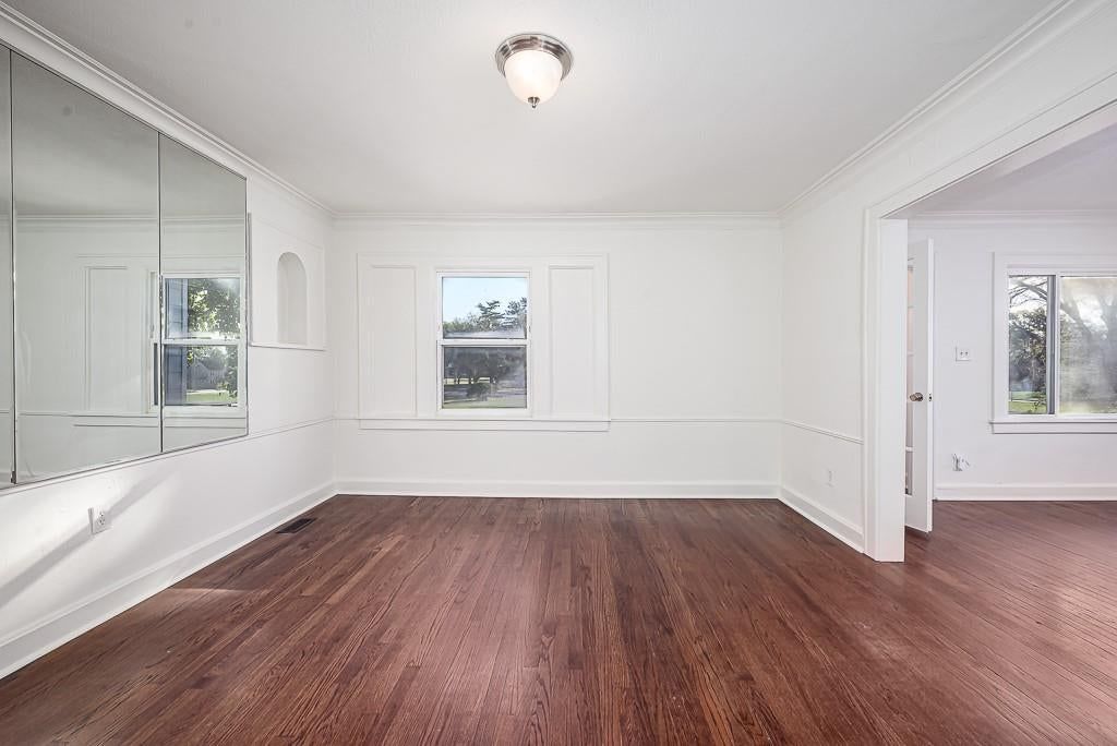 Photo 9 of 28 - 5828 Paseo Boulevard, Kansas City, MO 64110