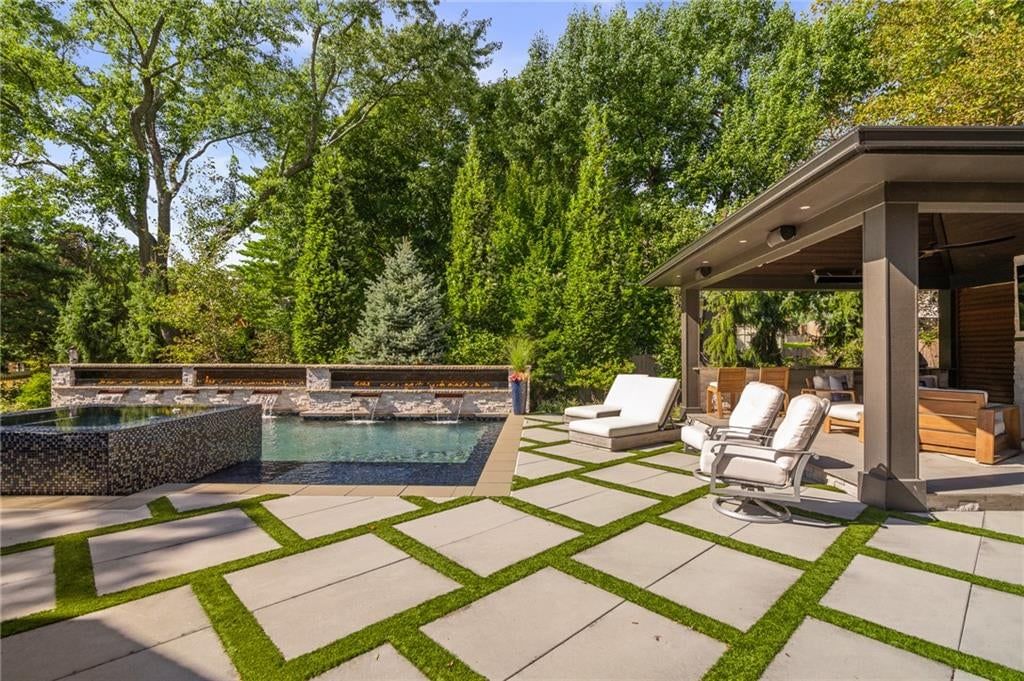 Photo 55 of 73 - 4963 W 88th Street, Prairie Village, KS 66207
