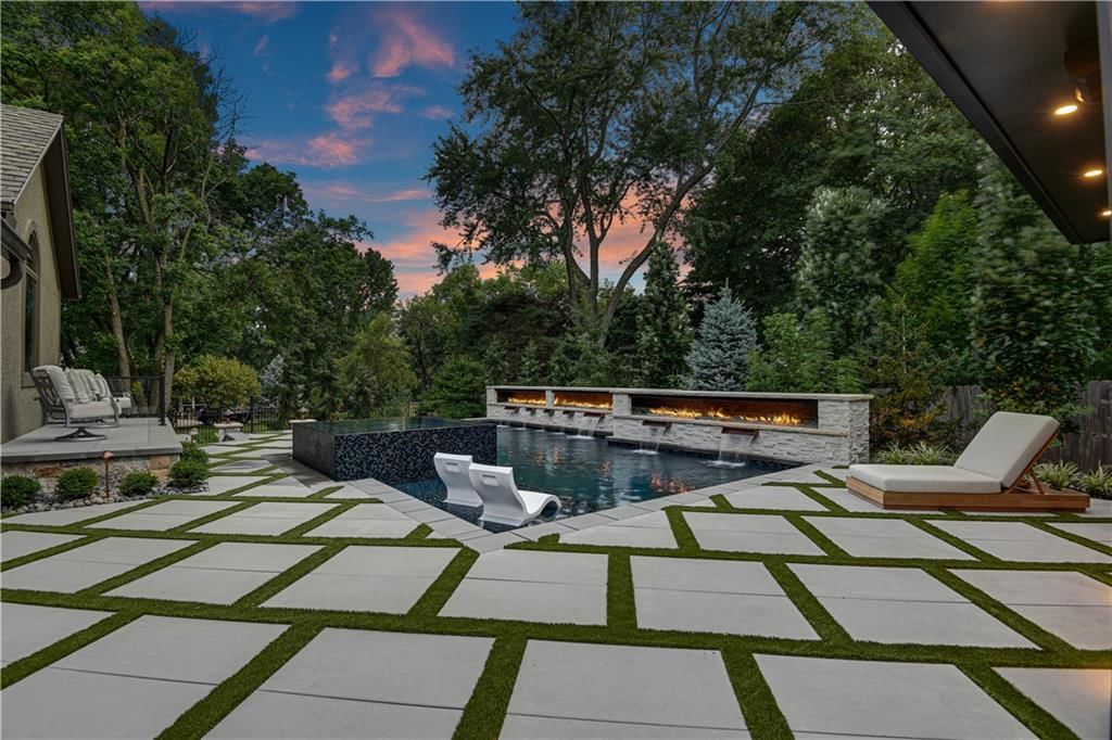 Photo 12 of 73 - 4963 W 88th Street, Prairie Village, KS 66207