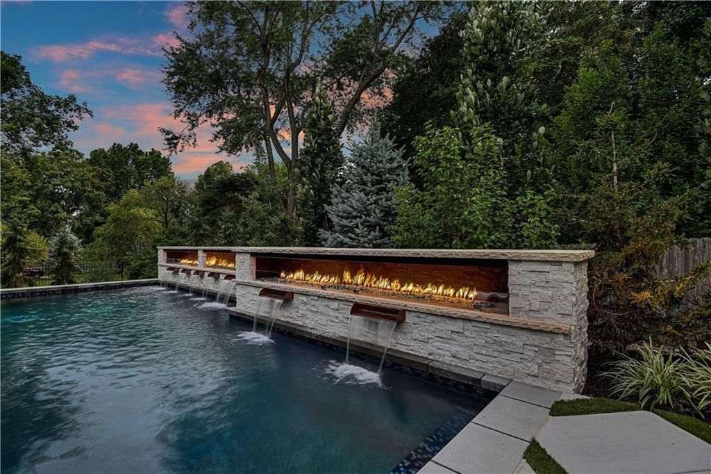 Photo 15 of 73 - 4963 W 88th Street, Prairie Village, KS 66207