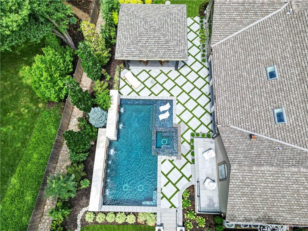 Photo 11 of 73 - 4963 W 88th Street, Prairie Village, KS 66207