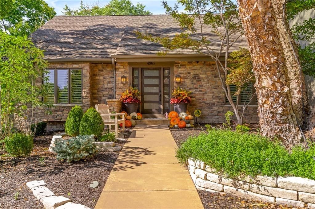 4963 W 88th Street, Prairie Village, KS: listing photo 2