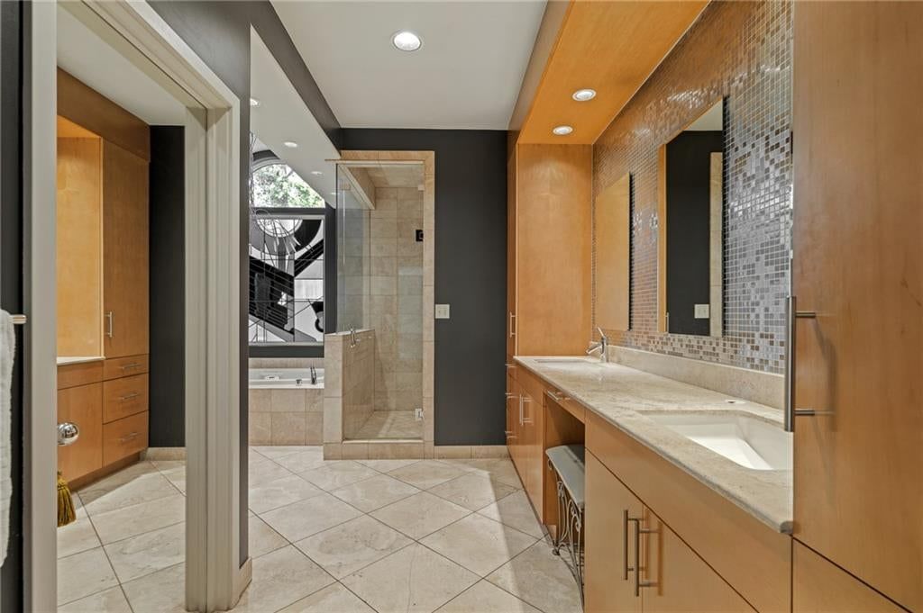 Photo 35 of 73 - 4963 W 88th Street, Prairie Village, KS 66207