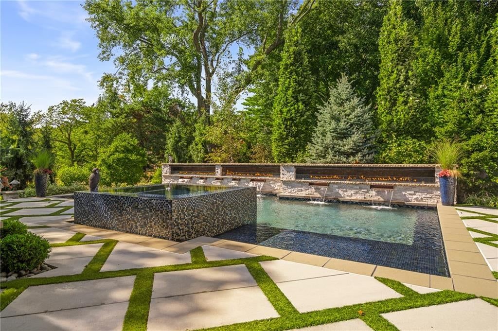 Photo 60 of 73 - 4963 W 88th Street, Prairie Village, KS 66207