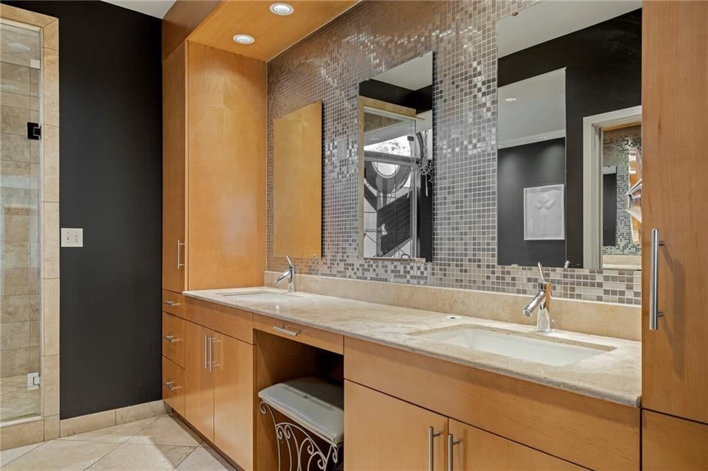 Photo 34 of 73 - 4963 W 88th Street, Prairie Village, KS 66207
