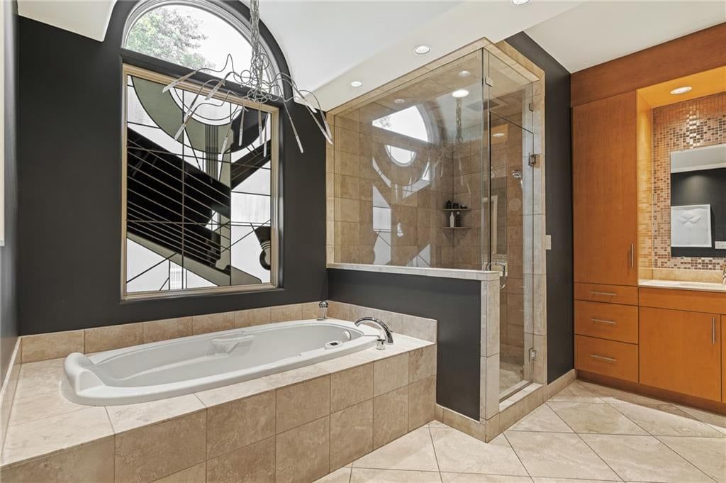 Photo 36 of 73 - 4963 W 88th Street, Prairie Village, KS 66207