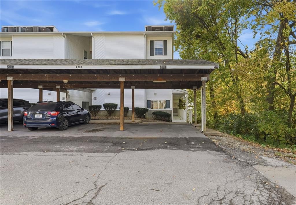 2300 NE 68th Street, Gladstone, MO: listing photo 2