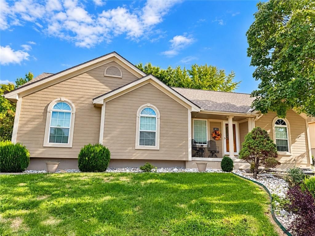 801 SW Graystone Drive, Grain Valley, MO
