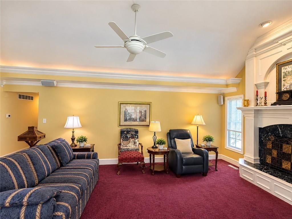 Photo 4 of 5 - 801 SW Graystone Drive, Grain Valley, MO 64029