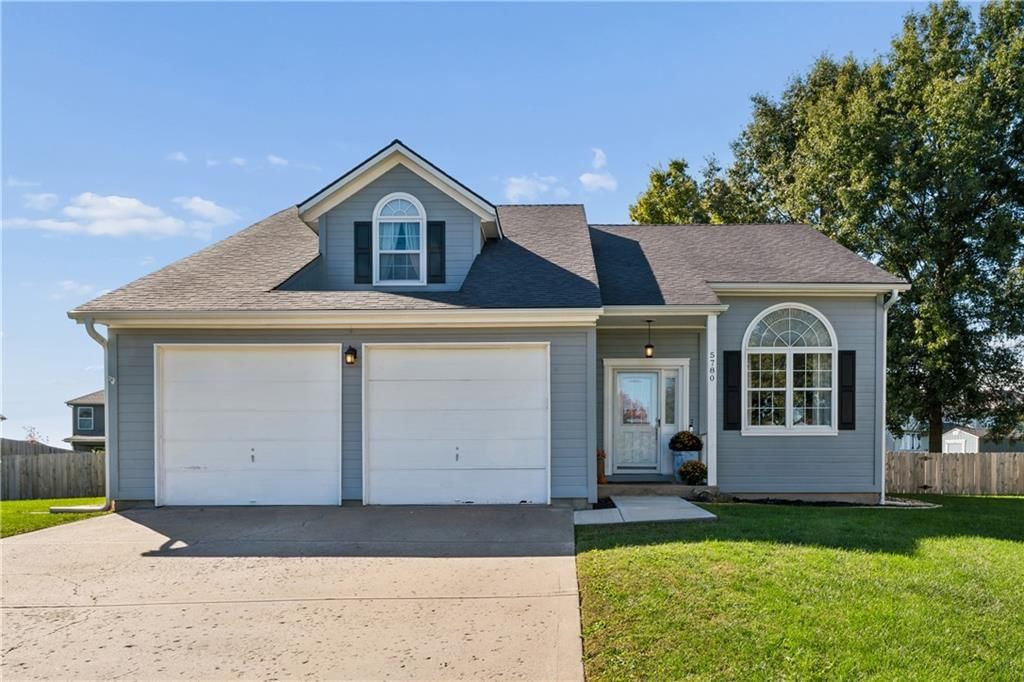 5780 Apache Drive, Shawnee, KS: listing photo 2