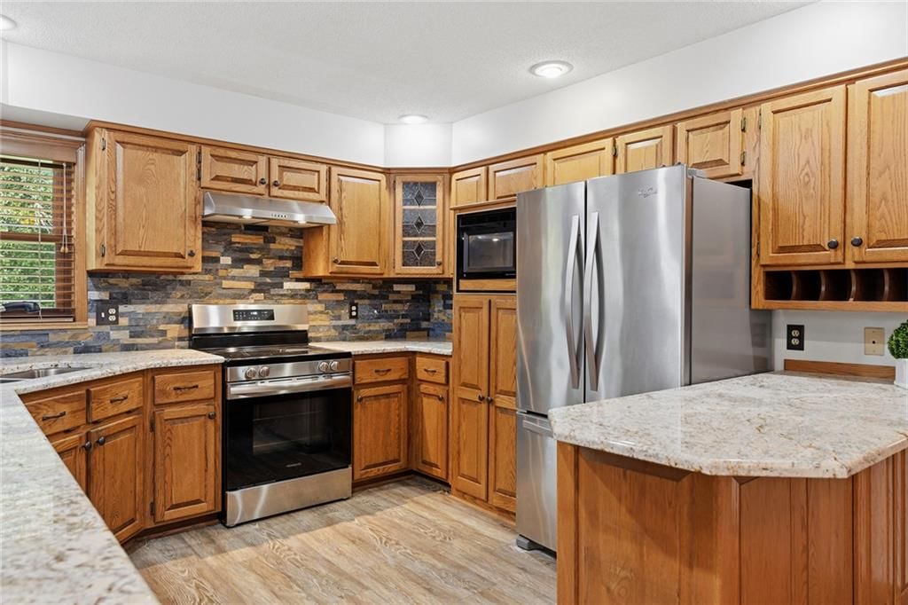 Photo 11 of 52 - 1707 Remington Court, Leavenworth, KS 66048
