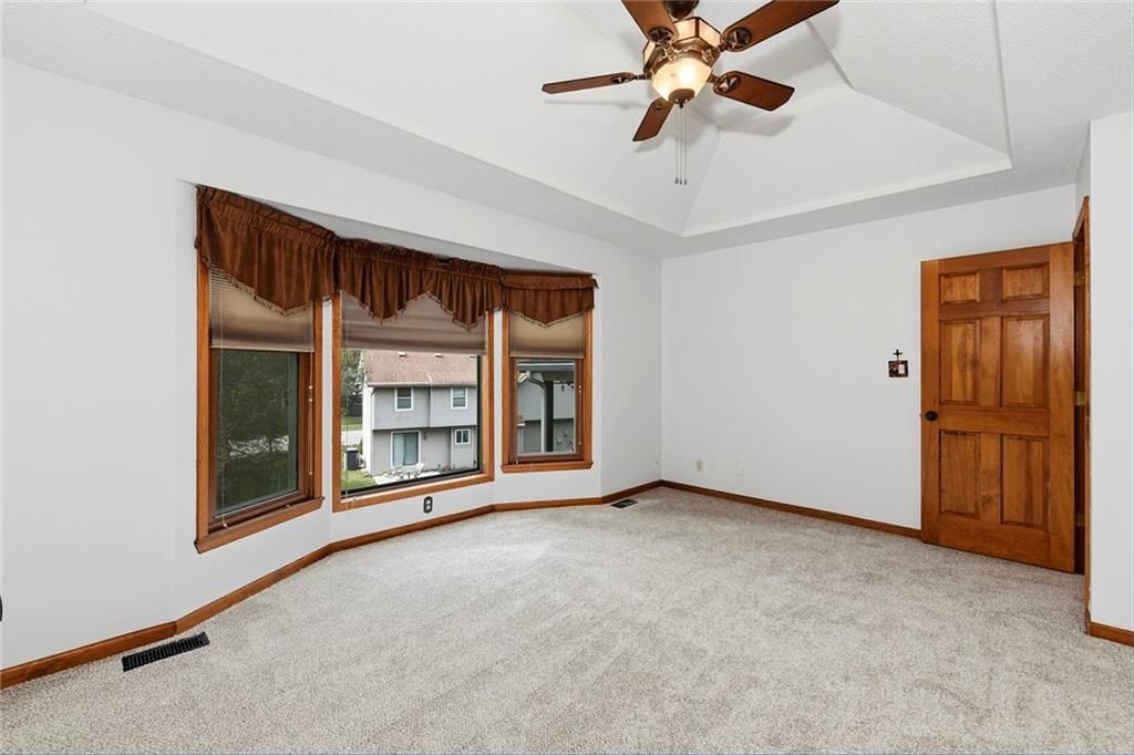 Photo 15 of 52 - 1707 Remington Court, Leavenworth, KS 66048