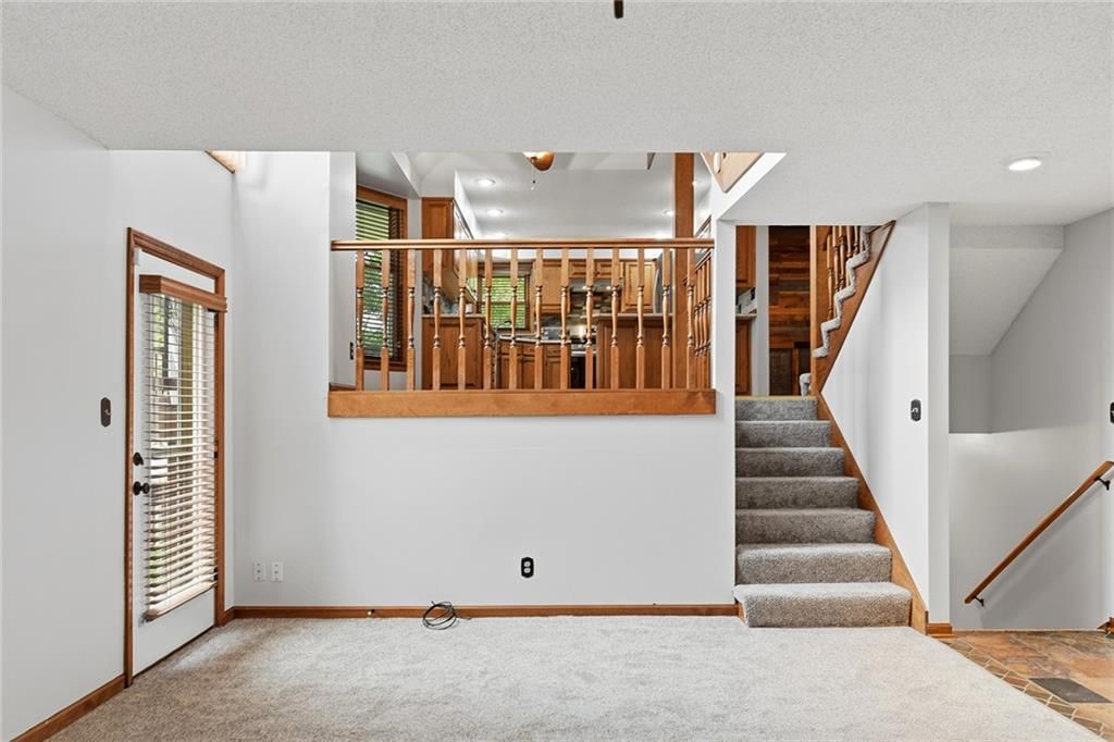 Photo 32 of 52 - 1707 Remington Court, Leavenworth, KS 66048