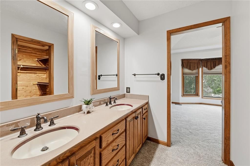 Photo 18 of 52 - 1707 Remington Court, Leavenworth, KS 66048