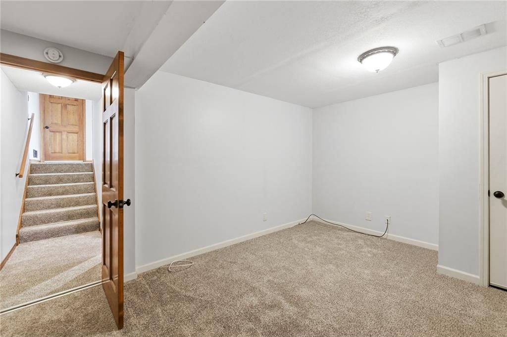 Photo 36 of 52 - 1707 Remington Court, Leavenworth, KS 66048