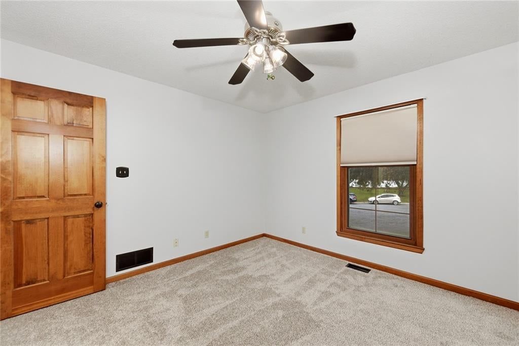 Photo 24 of 52 - 1707 Remington Court, Leavenworth, KS 66048