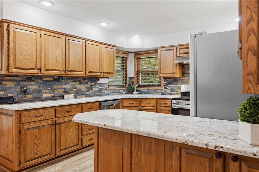 Photo 7 of 52 - 1707 Remington Court, Leavenworth, KS 66048