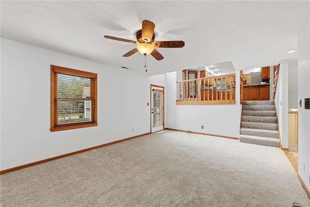 Photo 31 of 52 - 1707 Remington Court, Leavenworth, KS 66048
