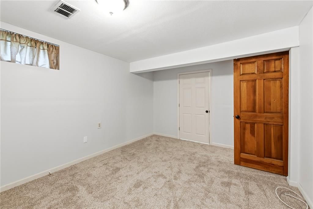 Photo 37 of 52 - 1707 Remington Court, Leavenworth, KS 66048