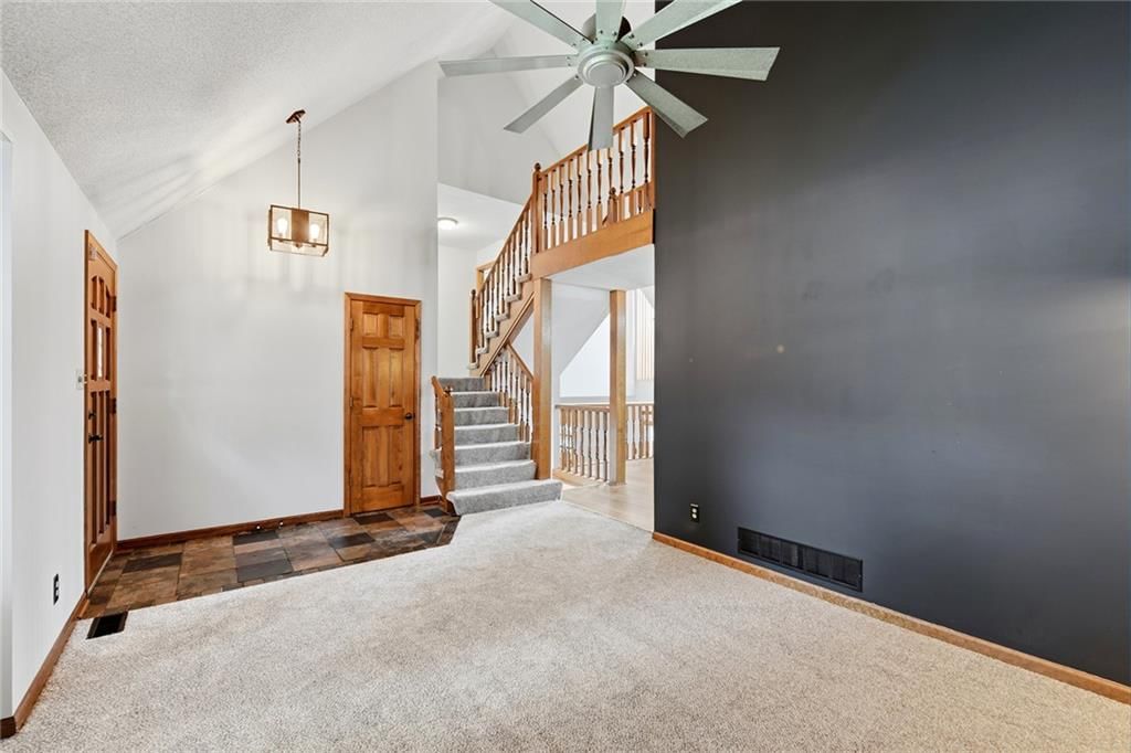 Photo 6 of 52 - 1707 Remington Court, Leavenworth, KS 66048