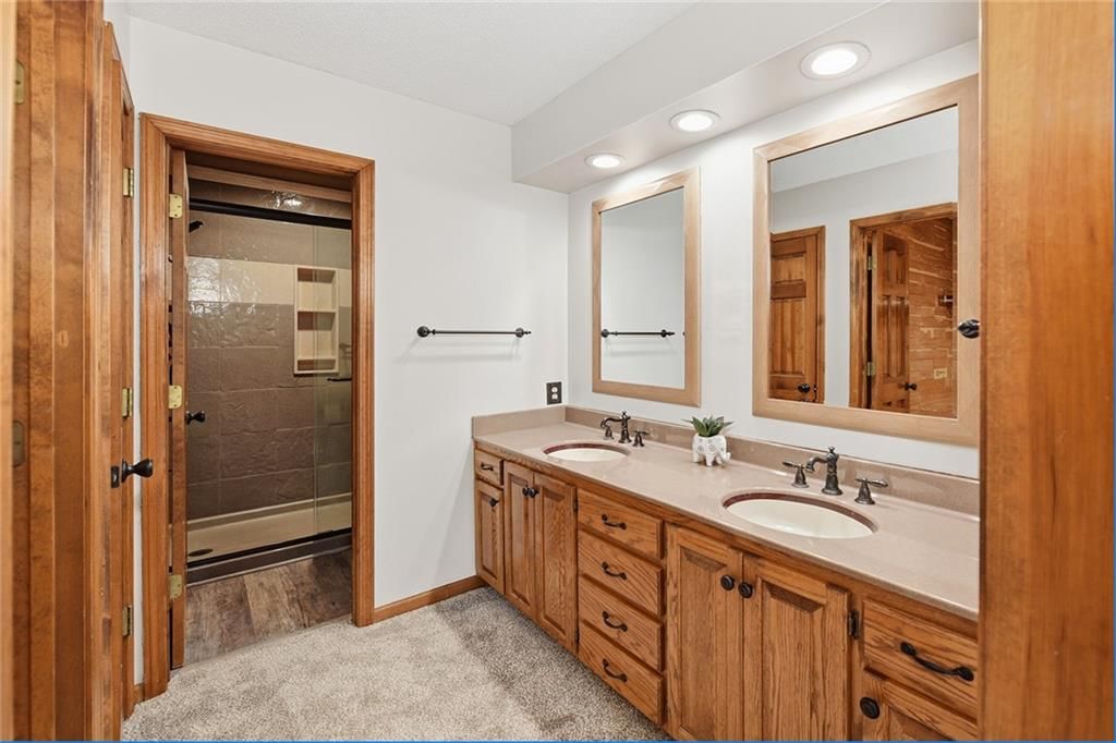 Photo 17 of 52 - 1707 Remington Court, Leavenworth, KS 66048