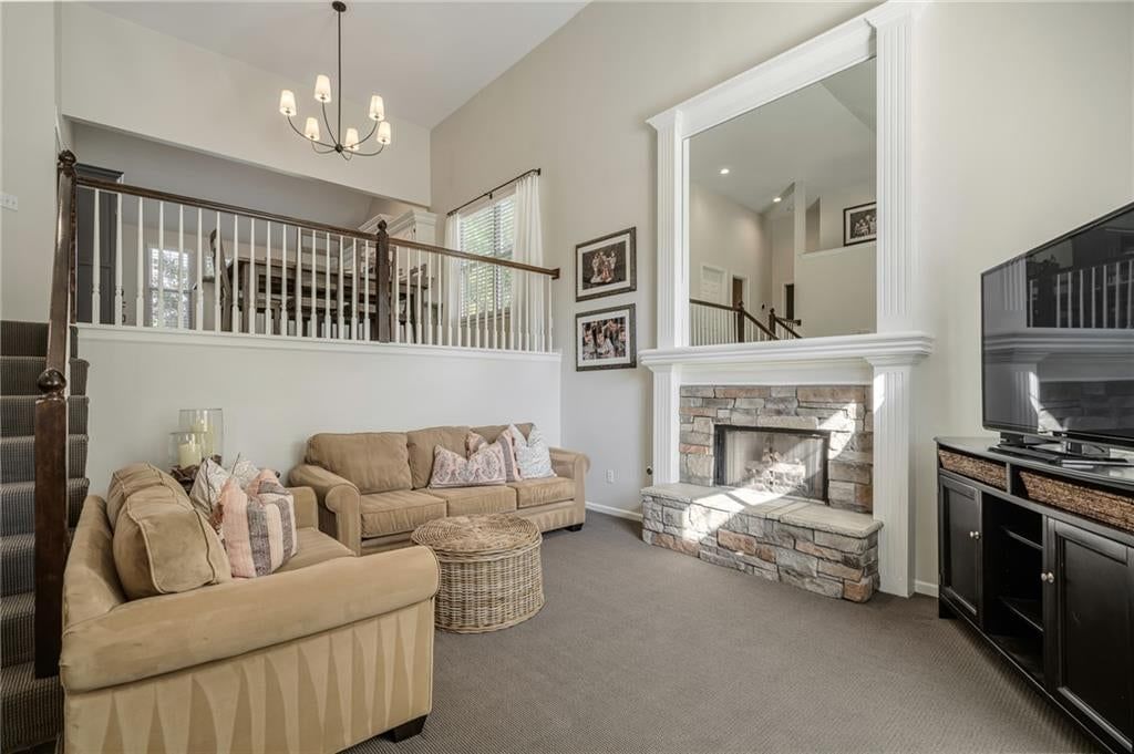 18212 W 156TH Street, Olathe, KS: listing photo 3