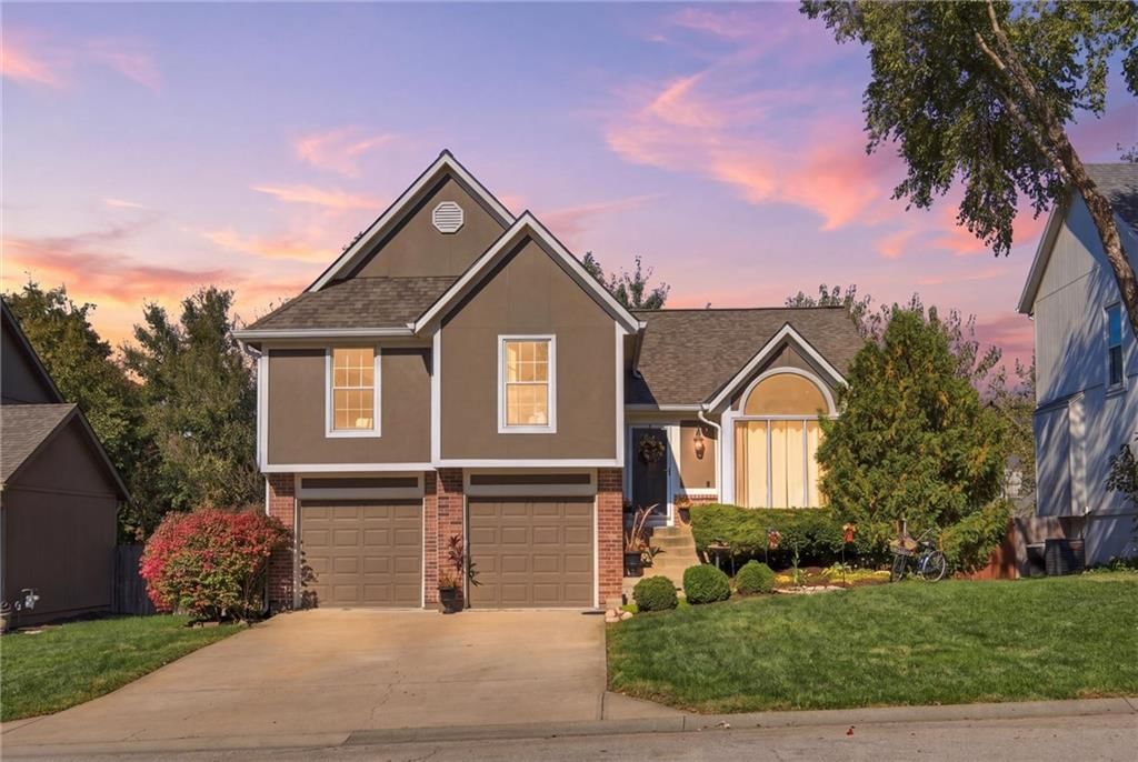 21806 W 53RD Street, Shawnee, KS: listing photo 3