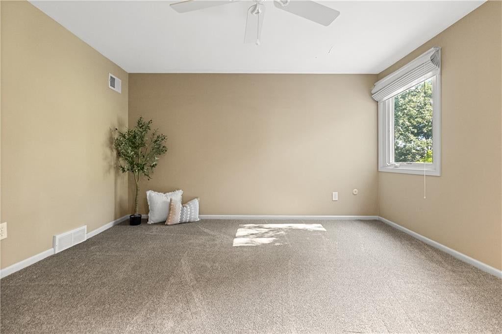 Photo 21 of 28 - 10909 W 102nd Street, Overland Park, KS 66214
