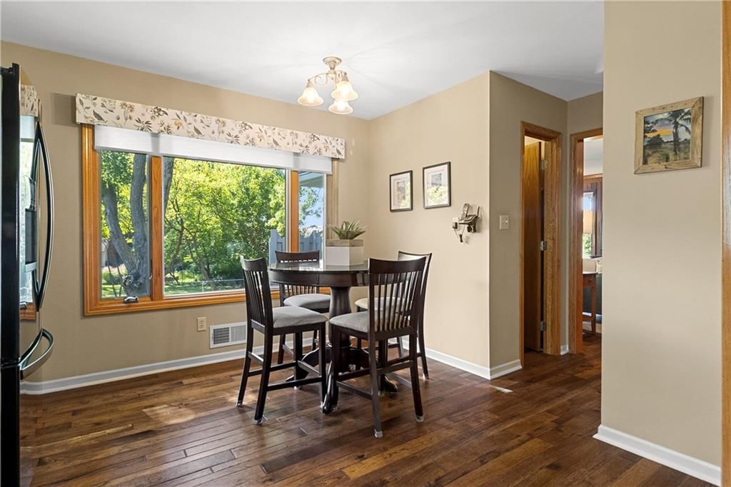 Photo 12 of 28 - 10909 W 102nd Street, Overland Park, KS 66214