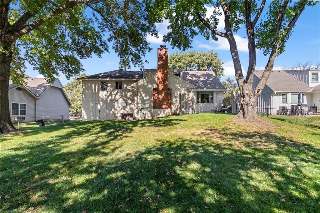 Photo 28 of 28 - 10909 W 102nd Street, Overland Park, KS 66214