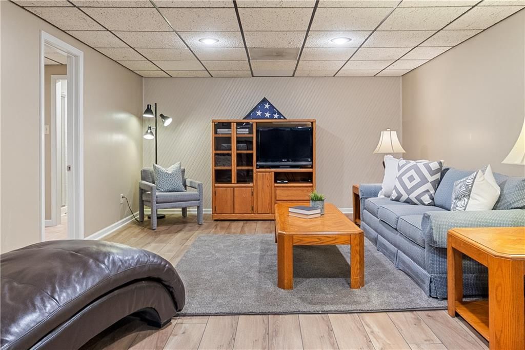 Photo 23 of 28 - 10909 W 102nd Street, Overland Park, KS 66214