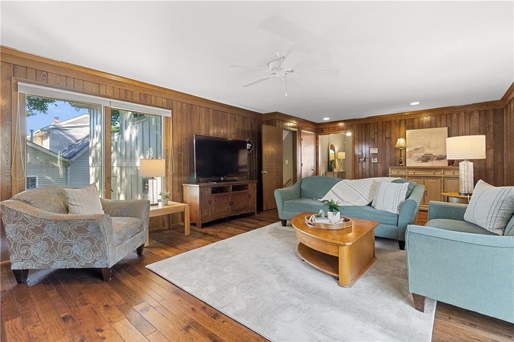 Photo 14 of 28 - 10909 W 102nd Street, Overland Park, KS 66214