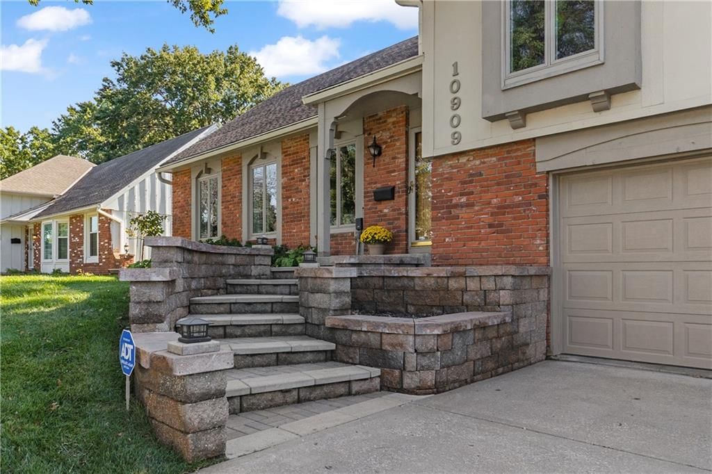 Covered front porch at 10909 W 102nd Street, Overland Park, KS 66214