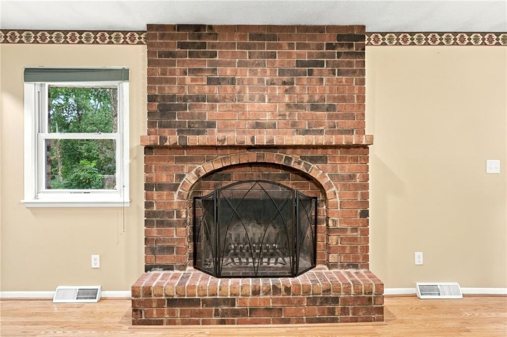 7724 NW Eastside Drive, Weatherby Lake, MO