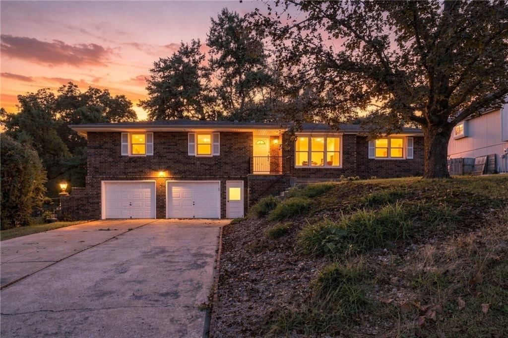 7724 NW Eastside Drive, Weatherby Lake, MO