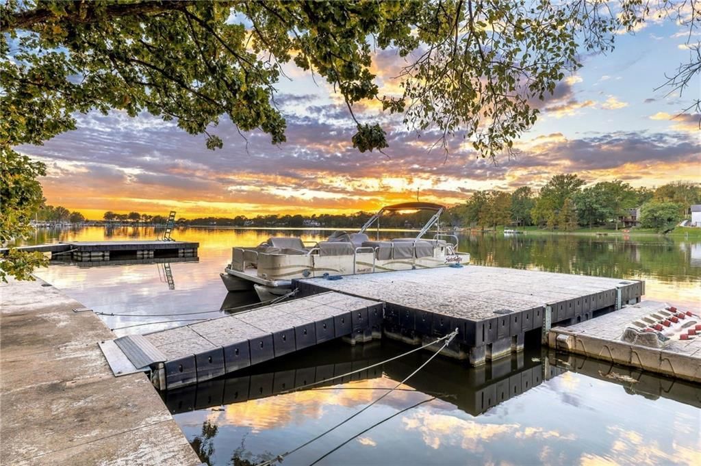 Photo 7 of 93 - 7810 NW Scenic Drive, Weatherby Lake, MO 64152